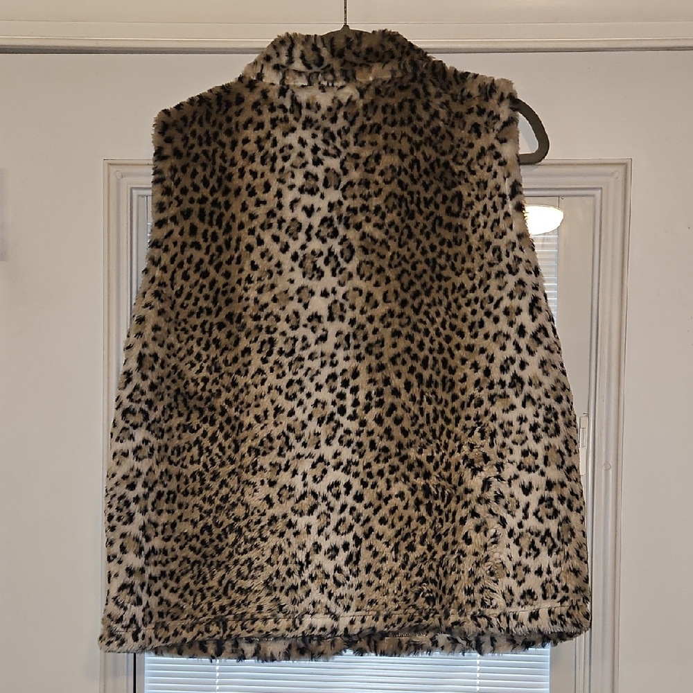 Leopard Print Faux Fur Vest - Picture 8 of 9